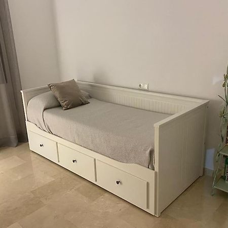Central Estepona 3 Bed Apt With Pool And Parking מראה חיצוני תמונה