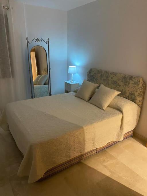 Central Estepona 3 Bed Apt With Pool And Parking מראה חיצוני תמונה
