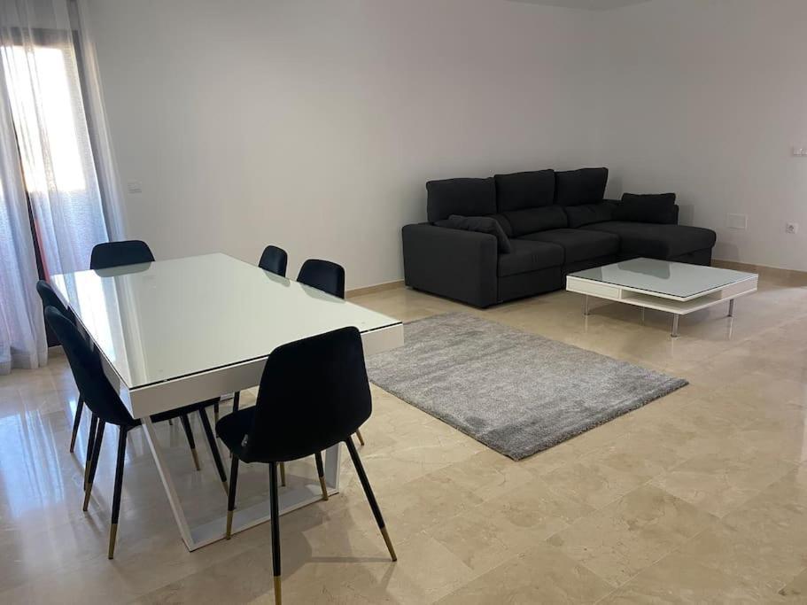 Central Estepona 3 Bed Apt With Pool And Parking מראה חיצוני תמונה