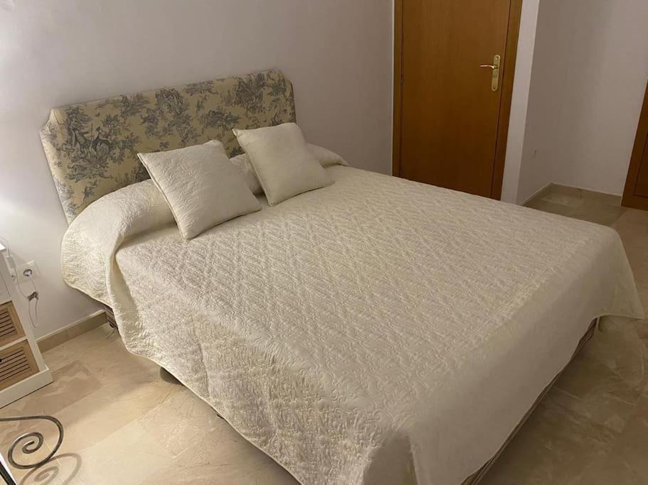 Central Estepona 3 Bed Apt With Pool And Parking מראה חיצוני תמונה