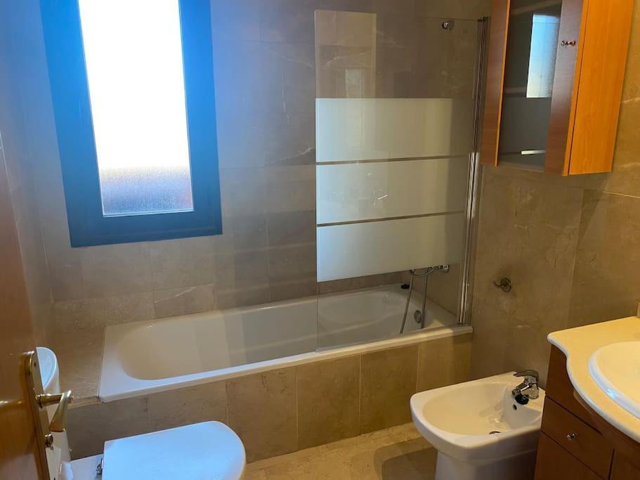Central Estepona 3 Bed Apt With Pool And Parking מראה חיצוני תמונה