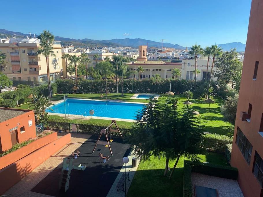 Central Estepona 3 Bed Apt With Pool And Parking מראה חיצוני תמונה