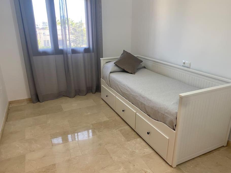 Central Estepona 3 Bed Apt With Pool And Parking מראה חיצוני תמונה