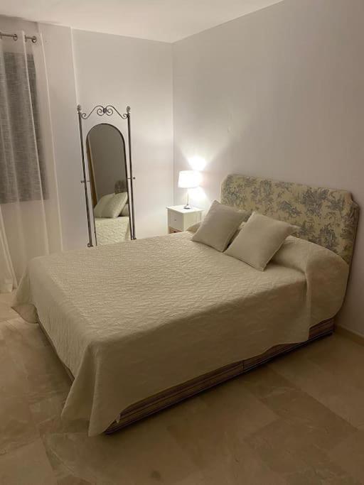 Central Estepona 3 Bed Apt With Pool And Parking מראה חיצוני תמונה