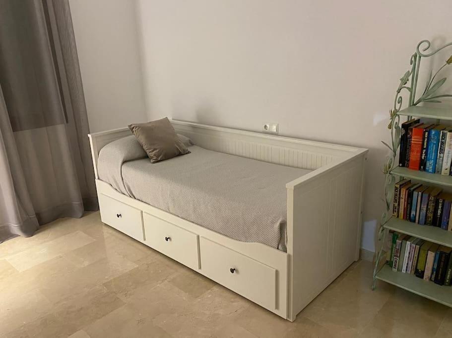 Central Estepona 3 Bed Apt With Pool And Parking מראה חיצוני תמונה