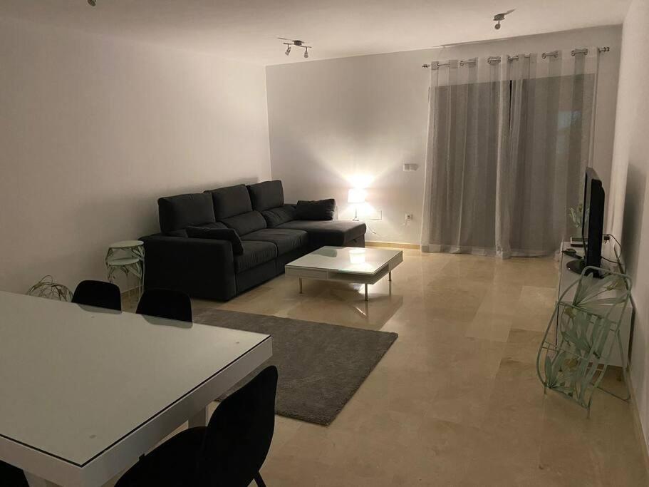 Central Estepona 3 Bed Apt With Pool And Parking מראה חיצוני תמונה